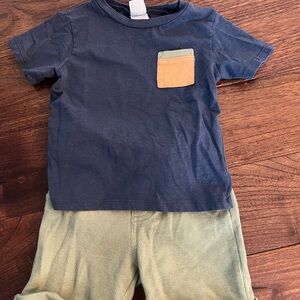 2 T-Shirt & Shorts Set